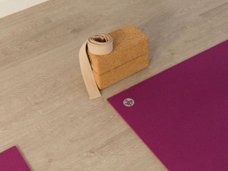 Gạch tập yoga cork được làm từ vỏ cây sồi bần